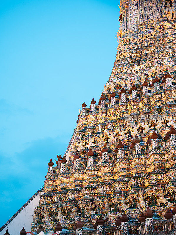 泰国曼谷最著名的寺庙Wat arun的细节建筑